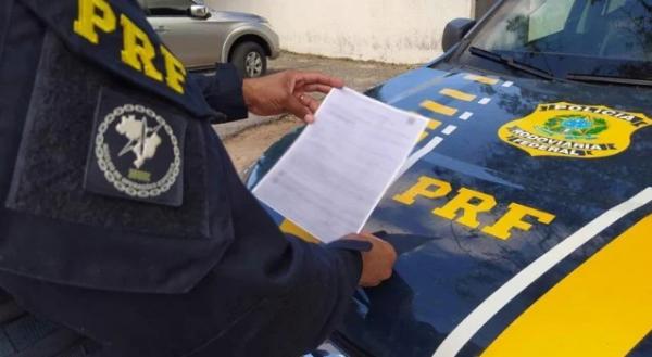 Mulher de 21 anos é presa por tráfico de drogas no Norte do Piauí(Imagem:Divulgação/PRF)