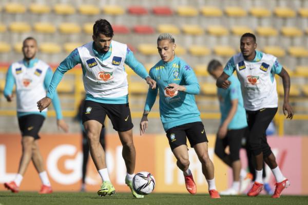 Com 24 jogadores à disposição, Tite comanda treino tático na Colômbia(Imagem:Lucas Figueiredo)