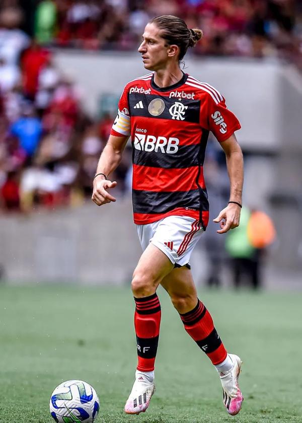 Filipe Luís em ação contra o Cuiabá, no Maracanã.(Imagem:Marcelo Cortes/CRF)