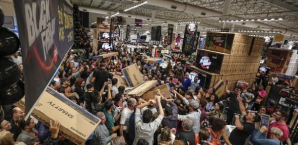 Corrida por descontos começa já na noite de quinta-feira.(Imagem:Suamy Beydoun/Agif)