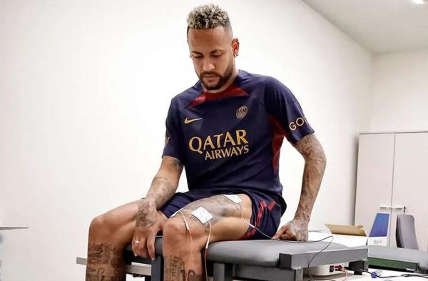  Neymar, em sua reapresentação no PSG para a temporada 2023/24.(Imagem:C. Gavelle/PSG )