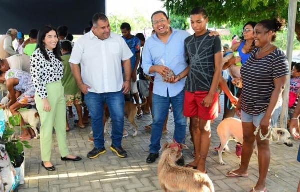 Vereador Dessim Almeida apoia ação de saúde animal em Floriano(Imagem:Reprodução/Instagram )
