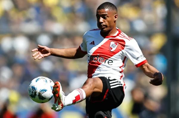 De la Cruz em ação pelo River Plate.(Imagem:Juan Ignacio Roncoroni/EFE)