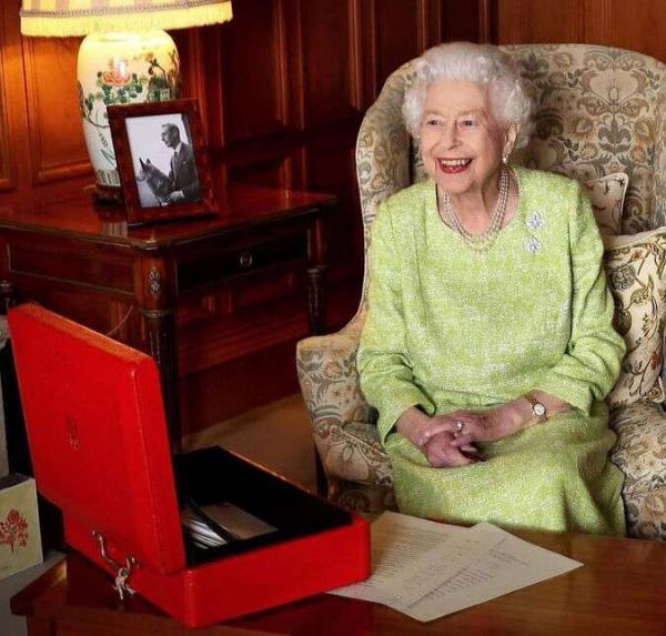 Rainha Elizabeth II está comemorando neste domingo, dia 6, 70 anos de reinado. E não é para qualquer um! Está marca nunca foi alcançada por nenhum outro monarca na história do Rein(Imagem:Reprodução)