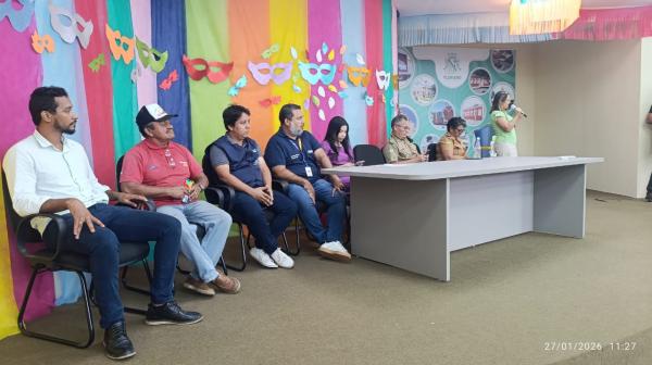 Secretaria de Turismo e Desenvolvimento Econ&ocirc;mico re&uacute;ne barraqueiros para alinhar organiza&ccedil;&atilde;o do Carnaval 2026(Imagem:FlorianoNews)