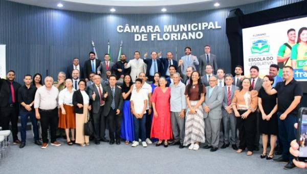 Câmara Municipal faz história com lançamento da Escola do Legislativo de Floriano.(Imagem:CMF)