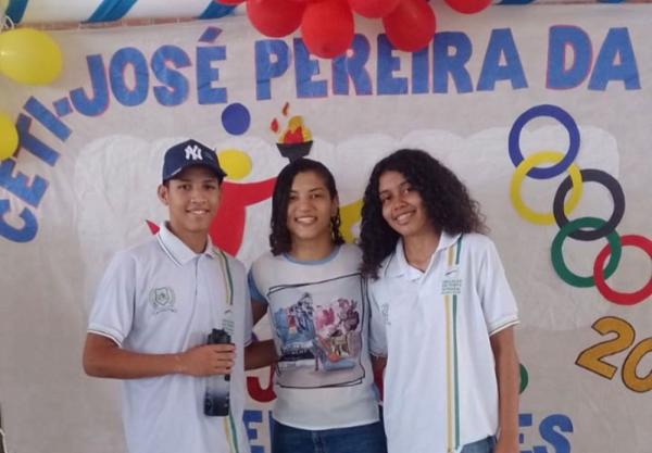Alunos do Ceti José Pereira da Silva, em Teresina, participaram de um bate-papo com a judoca piauiense, nessa segunda-feira(4).(Imagem:Divulgação)