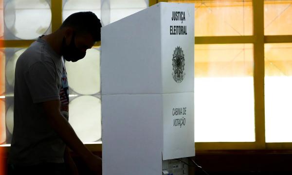 Eleitores terão mais tempo para conferir voto na urna eletrônica.(Imagem:Marcelo Camargo/Agência Brasil)