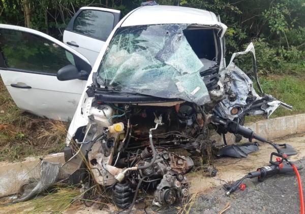 Condutor de carro faleceu após colisão frontal com caminhão-tanque no Piauí.(Imagem:Divulgação/PRF)