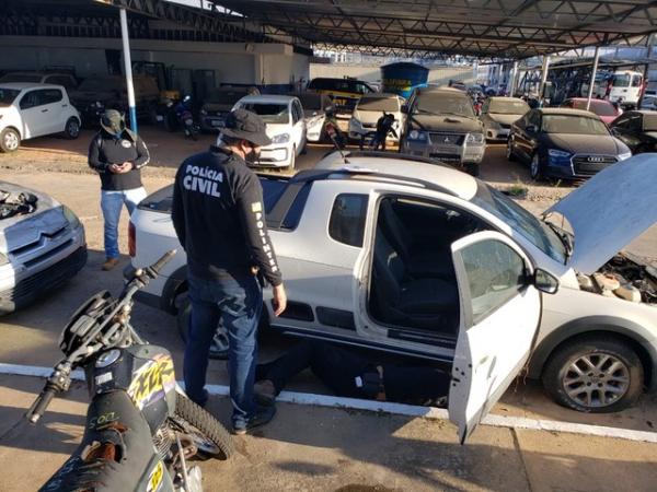 Policiais civis do PI e MA, com apoio da PRF, vistoriaram veículos em pátios conveniados do Detran.(Imagem:Divulgação)