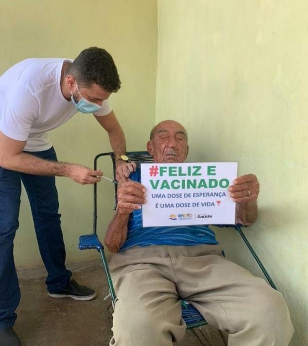 Equipe de saúde de Barão de Grajaú visita idosos para aplicar a vacina(Imagem:Reprodução)