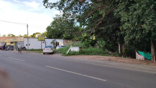 Poste com risco de queda preocupa moradores do bairro São Borja em Floriano.(Imagem:FlorianoNews)