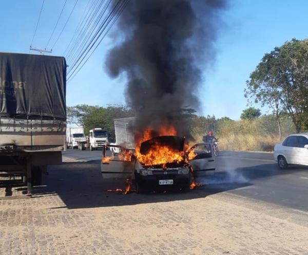 Segundo a corporação, não houve feridos no local. As causas do incêndio ainda não foram identificadas.(Imagem:Reprodução)