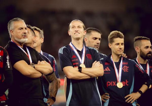 Jos&eacute; Boto tenta acordo com Filipe Lu&iacute;s para perman&ecirc;ncia no Flamengo em 2026.(Imagem:Adriano Fontes / Flamengo)