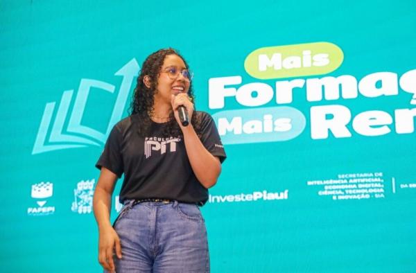 Estudante Lanna Bastos, do curso t&eacute;cnico de Desenvolvimento de Sistemas.(Imagem:Ascom Secult)