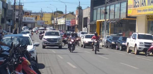 Primeira fase da retomada das atividades libera funcionamento comércio varejista, atacadista de bens e serviços, além de lojas dos shoppings.(Imagem:Aparecida Santana/TV Clube)