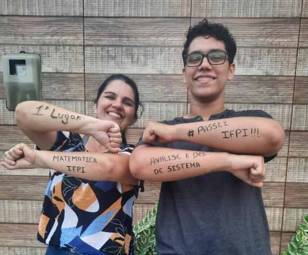 Mãe e filho se preparam juntos para o Enem e são aprovados na mesma instituição.(Imagem:Arquivo Pessoal)