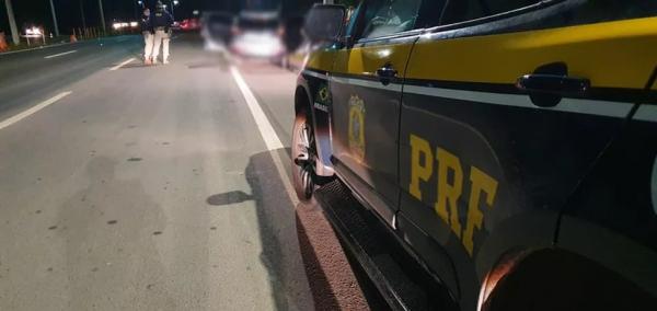 Carro capota e motorista é sacado para fora do veículo ao fugir de fiscalização da PRF no Piauí.(Imagem:Divulgação /PRF-PI)