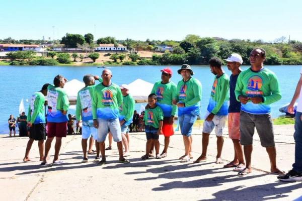 Regata de Canoas movimenta o domingo na beira-rio com apoio da Prefeitura de Floriano(Imagem:Secom)