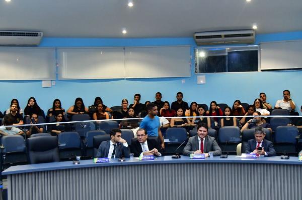 Com apoio do vereador Felipe Vieira, Câmara recebe estudo acadêmico sobre bairros de Floriano(Imagem:Ascom)