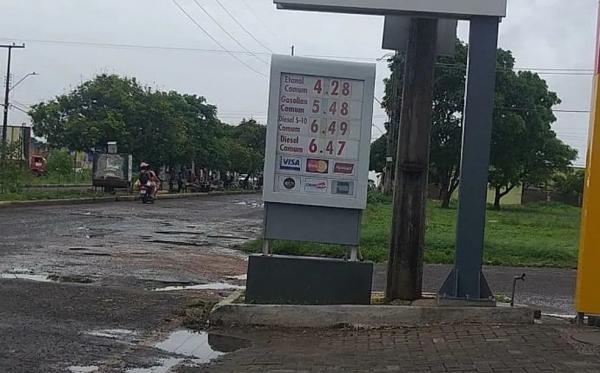 Consumidor registra aumento de R$ 0,40 no preço do litro de gasolina em Teresina.(Imagem:Arquivo Pessoal)