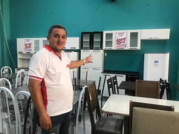 Genilson Silva, gerente da Loja Vamol, em Floriano.(Imagem:FlorianoNews)