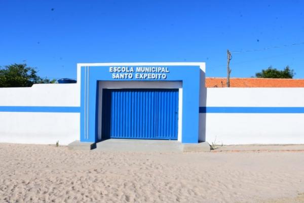 Prefeitura entrega escola completamente reformada à comunidade Exu nos 128 anos de Floriano (Imagem:Secom)