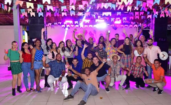 Arraiá da Câmara Municipal de Floriano celebra cultura nordestina com muita animação.(Imagem:Reprodução/Instagram)