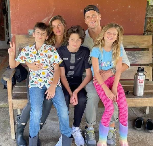 Gisele Bündchen e Tom Brady com os filhos.(Imagem: Instagram)