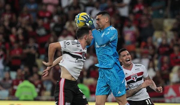 Calleri e Santos em Flamengo x São Paulo.(Imagem:Rubens Chiri/saopaulofc)