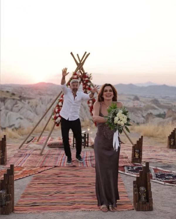 Na Capadocia, Flavia Alessandra e Otaviano Costa se casam de novo.(Imagem:Reprodução/Instagram)