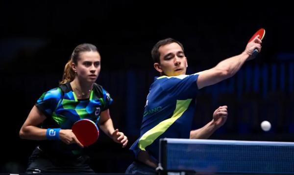 Hugo Calderano e Bruna Takahashi vão à final de torneio na Eslovênia.(Imagem:WTT/Divulgação)