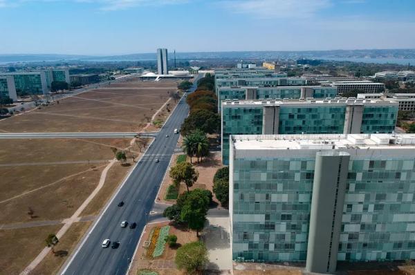Vista aérea da esplanada dos Ministérios, com o Congresso ao fundo(Imagem:Pablo Jacob / Agência O Globo)