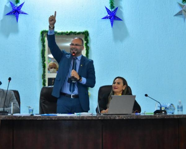 vereador Joab Carvalho Curvina foi reeleito presidente da Câmara Municipal de Floriano.(Imagem:CMF)