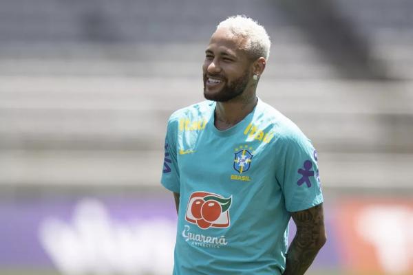 Neymar, sorridente, em treino da seleção brasileira.(Imagem:Lucas Figueiredo / CBF)