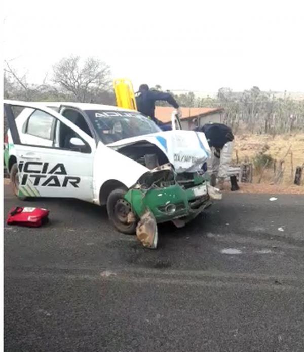Viatura da PM se envolve em acidente com carro no Piauí.(Imagem:Reprodução)