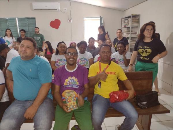 Rotary Club de Floriano Médio Parnaíba promove ação de solidariedade na APAE com entrega de brindes e dafé da manhã.(Imagem:FlorianoNews)