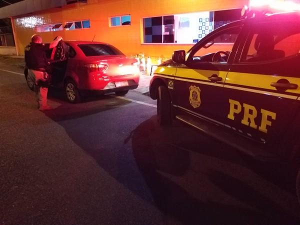 PRF resgatou taxista vítima de sequestro na BR-222, em Piripiri, Norte do Piauí.(Imagem:Divulgação/PRF)