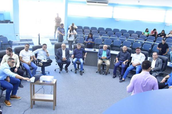 Vereadores cobram melhorias em reunião com Águas do Piauí na Câmara Municipal.(Imagem:CMF)