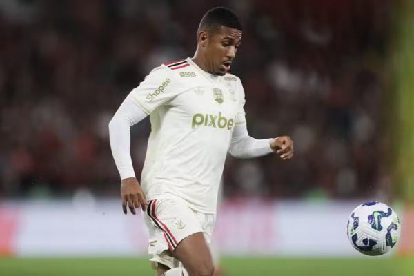 Samuel Lino em sua estreia pelo Flamengo.(Imagem:Gilvan de Souza/Flamengo)