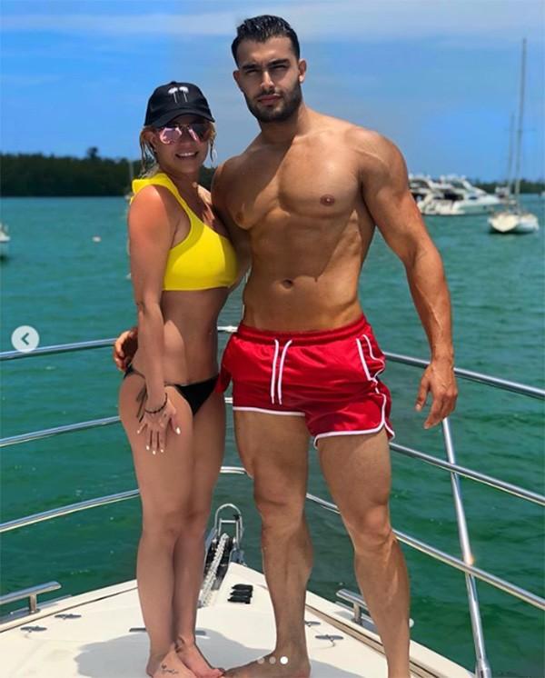 Britney Spears e seu namorado Sam Asghari(Imagem:Instagram)