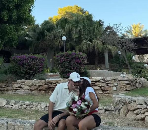Anitta e Ian Bortolanza em viagem.(Imagem:Reprodução/Instagram)