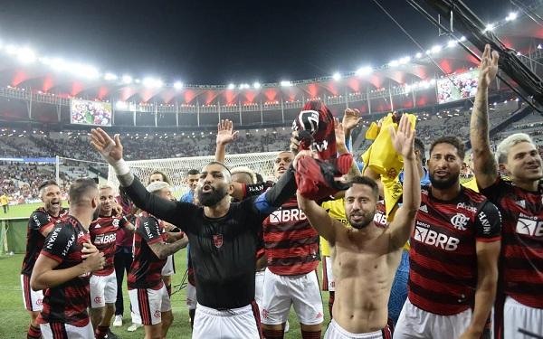 Jogadores do Flamengo comemoram a classificação diante do São Paulo.(Imagem:André Durão)