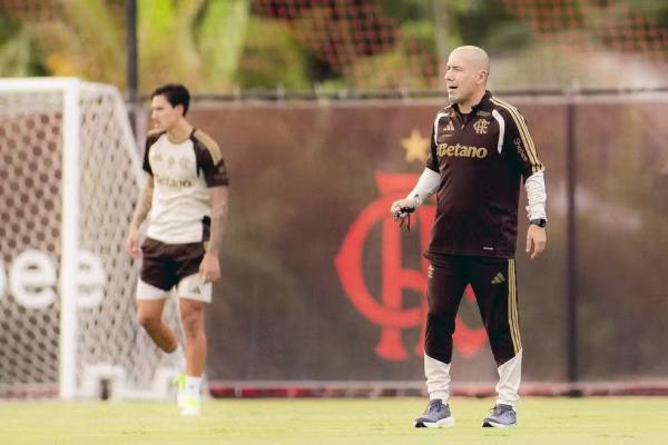Pedro e Leonardo Jardim em treino do Flamengo.(Imagem:Adriano Fontes / Flamengo)