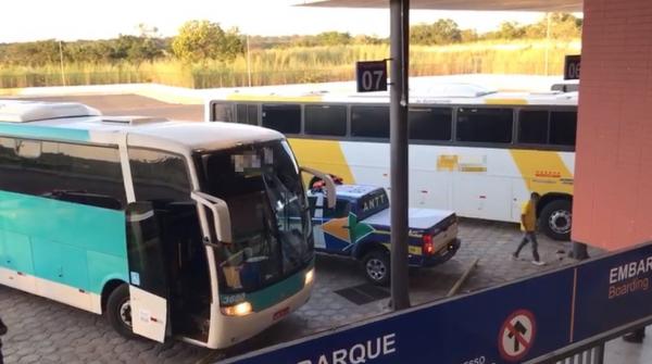 Ônibus clandestino com 39 passageiros é apreendido pela ANTT em Floriano/PI(Imagem:Reprodução)