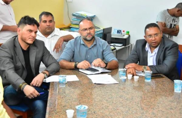 Vereadores de Floriano se reúnem com representantes da Associação dos Vigias para tratar de demandas(Imagem:Reprodução/Instagram)