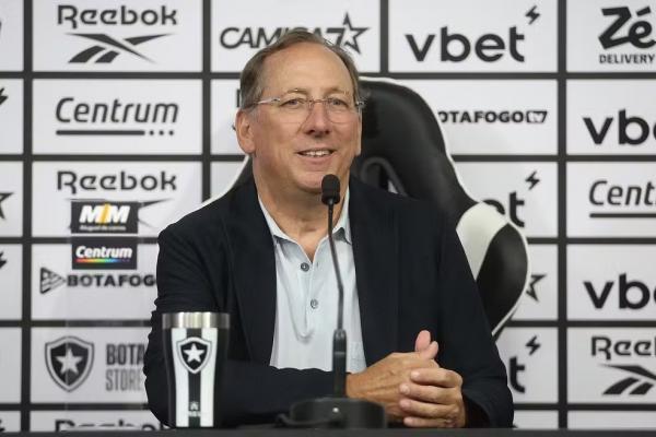 John Textor na apresentação de Davide Ancelotti no Botafogo.(Imagem:Vitor Silva / Botafogo)