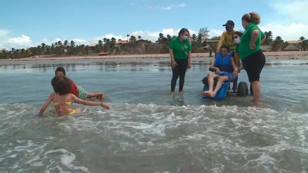 Paciente com câncer e seis filhos realiza sonho de conhecer o mar no Piauí.(Imagem:Reprodução/Rede Clube)