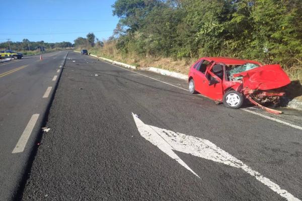 Casal morre após colisão com viatura da Polícia Militar na BR-343, em Regeneração.(Imagem:Divulgação/PRF)