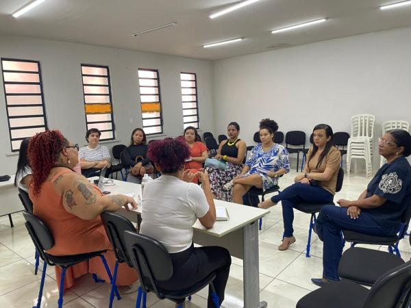 Sempi realiza reunião para aprimorar atendimentos da Central de Acolhimento ?Ei, Mermã, Não se Cale?(Imagem:Ascom Sempi)